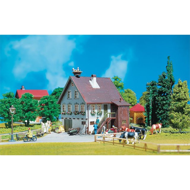 Faller 130280 H0 Haus mit Storchennest