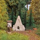 Busch 1861 Obelisk im Wald H0